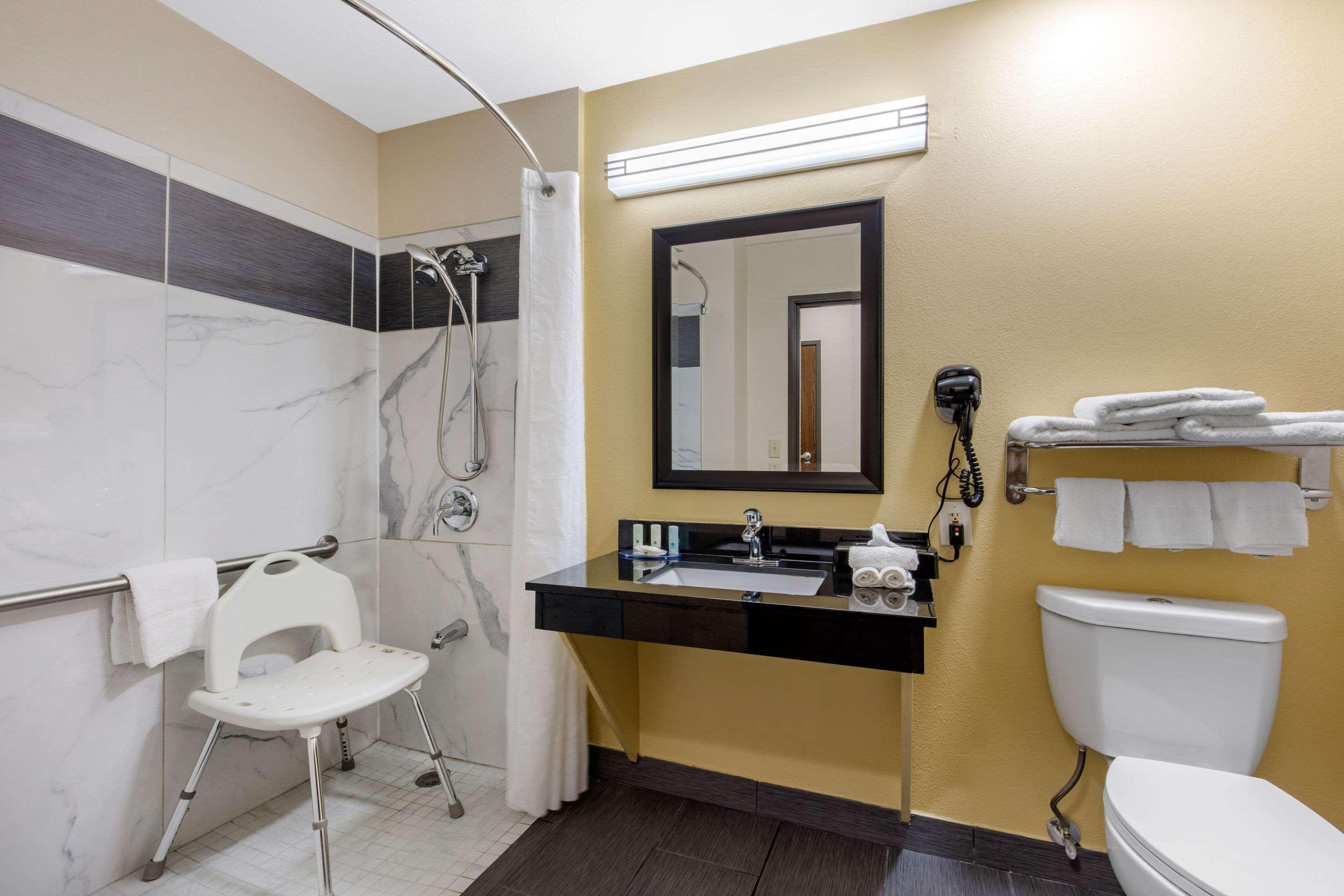 Quality Inn Cadiz المظهر الخارجي الصورة