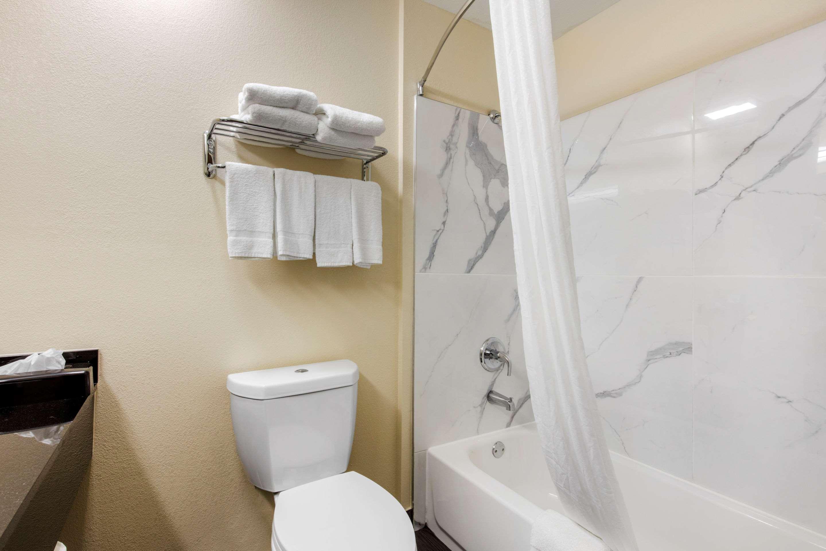 Quality Inn Cadiz المظهر الخارجي الصورة