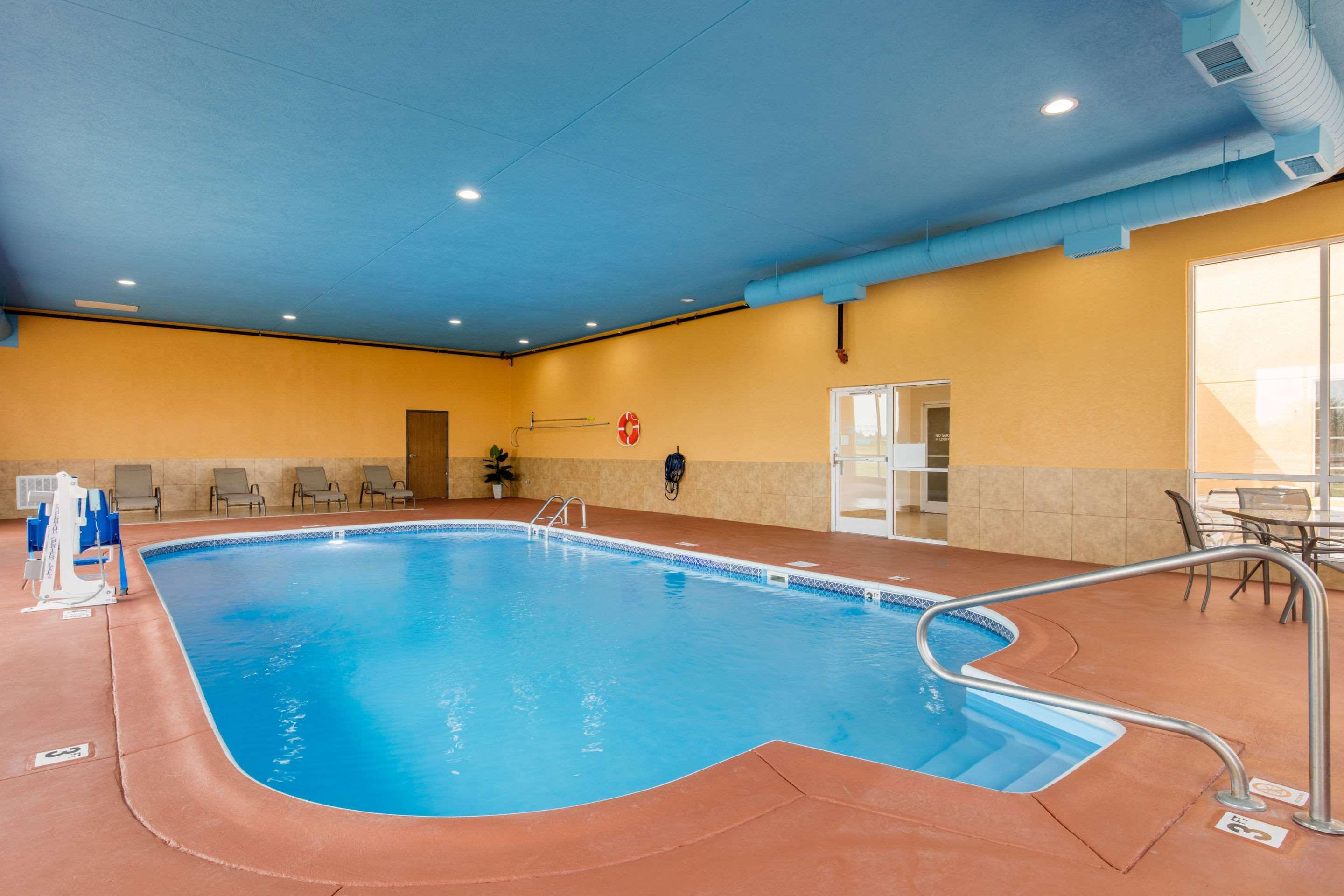Quality Inn Cadiz المظهر الخارجي الصورة