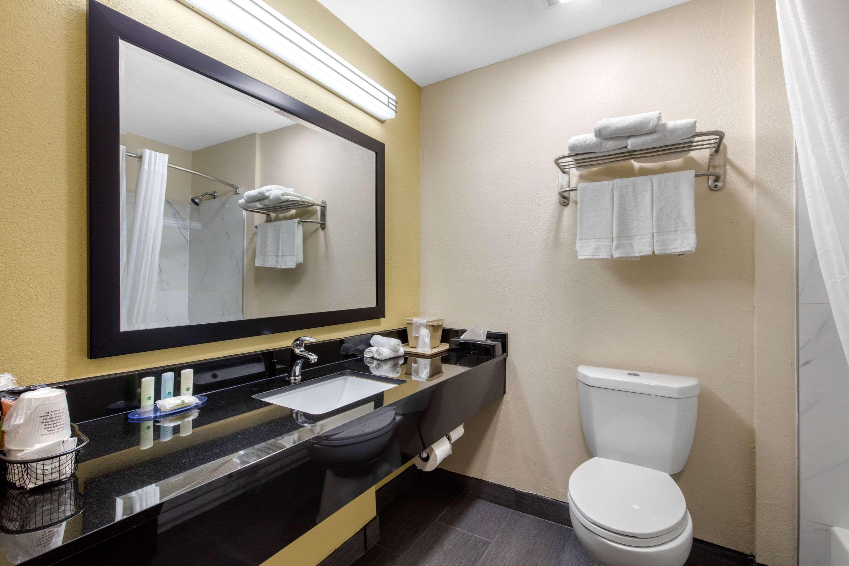 Quality Inn Cadiz المظهر الخارجي الصورة