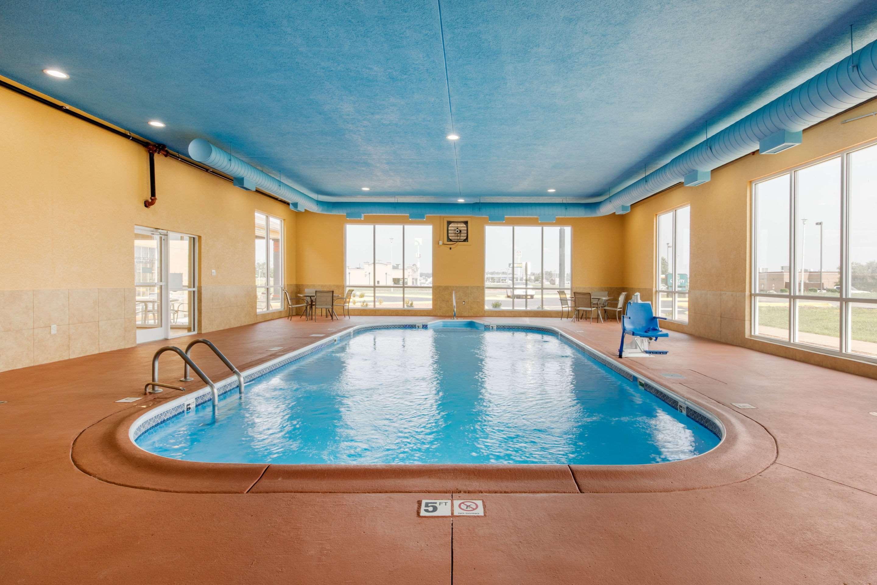 Quality Inn Cadiz المظهر الخارجي الصورة