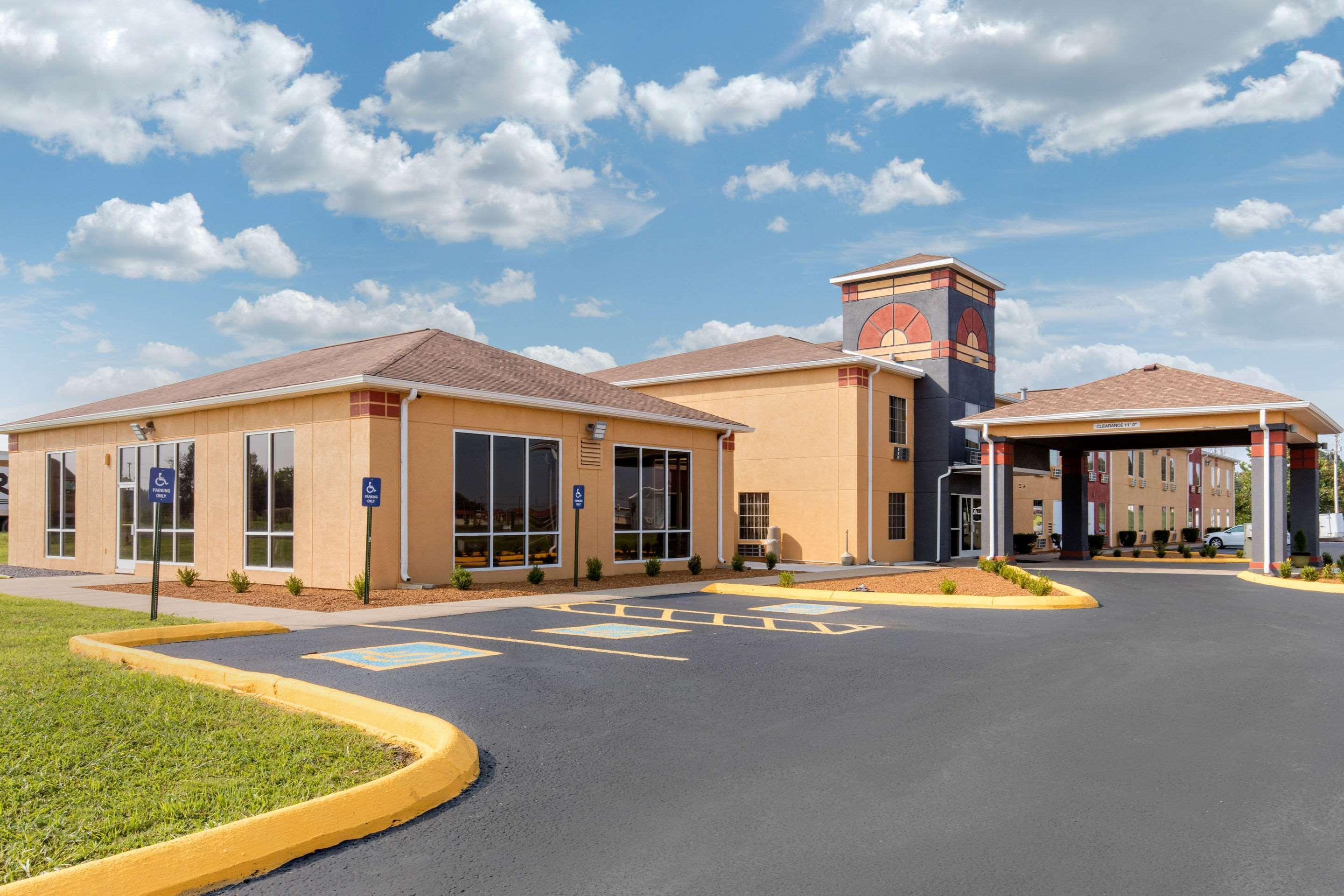 Quality Inn Cadiz المظهر الخارجي الصورة