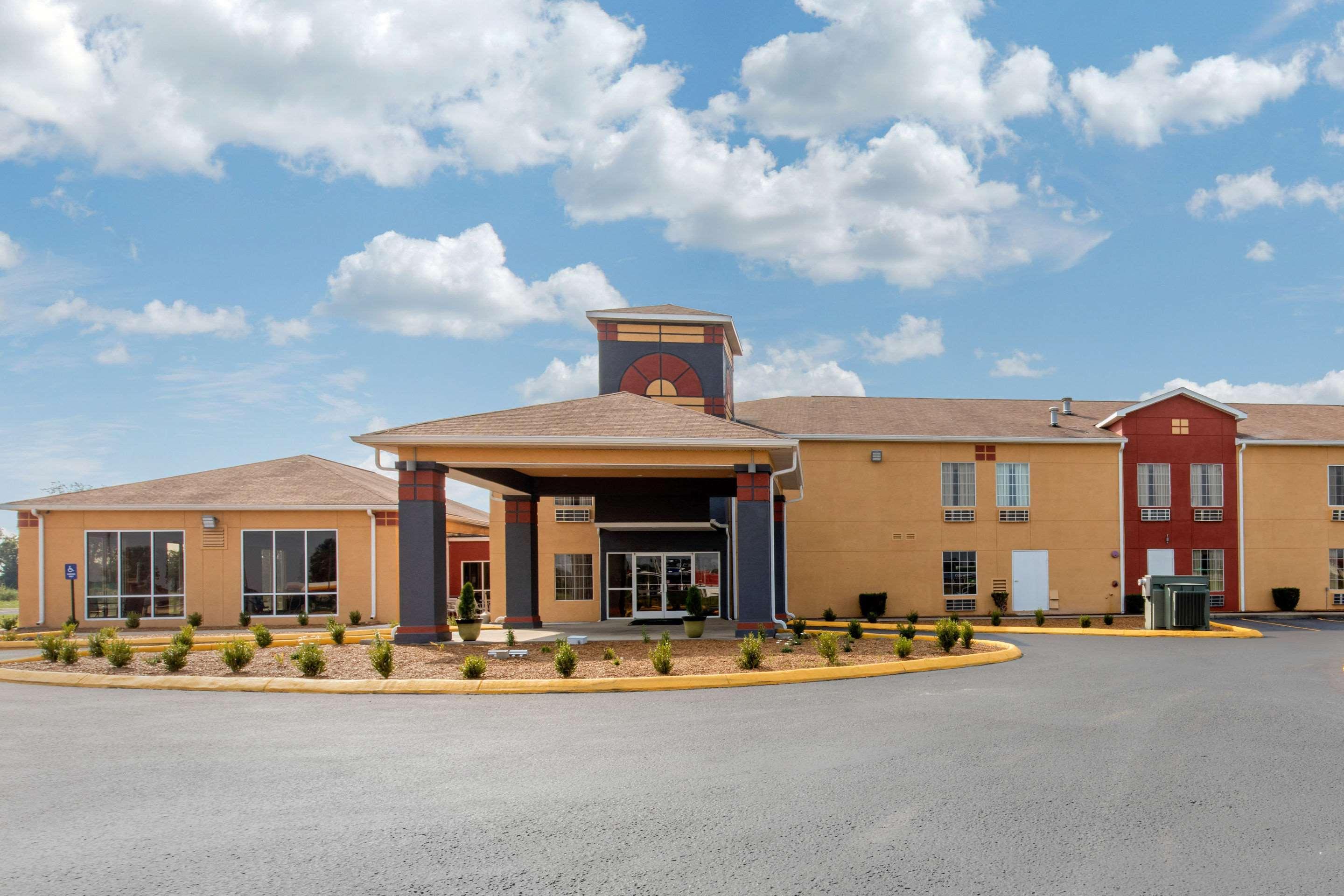 Quality Inn Cadiz المظهر الخارجي الصورة